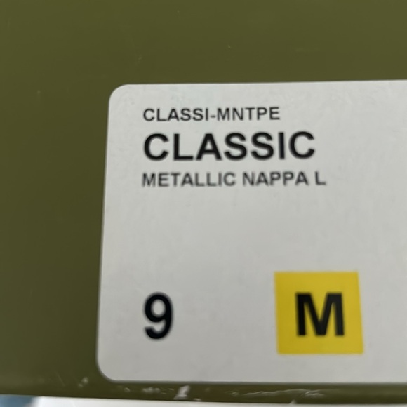 Free matching clutch! J. Renee silver metallic pumps. Size 9M - Picture 9 of 11